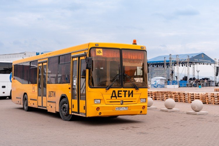 Автобус с детьми на море