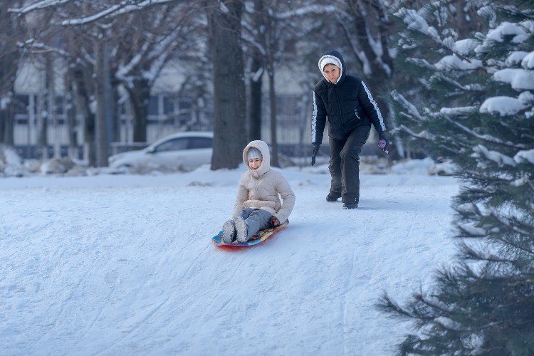 Пальмы под снегом, дороги под водой: как побережье Кубани переживает циклон