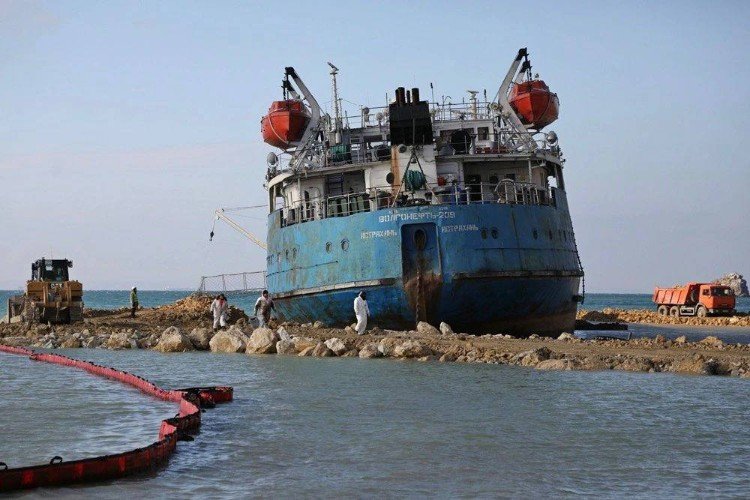 5,8 млрд рублей выделят на подъем затонувших в Черном море танкеров «Волгонефть»