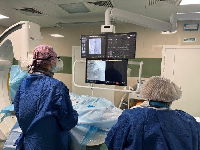 Кардиохирург за работой