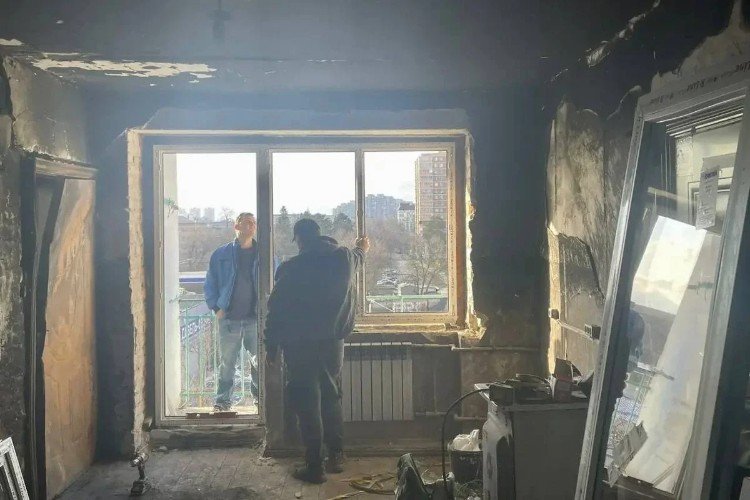 Подрядчик приступил к замене окон, поврежденных обломками БПЛА в Краснодаре