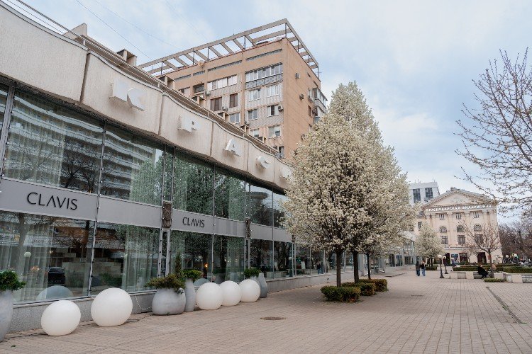 вывеска на здании