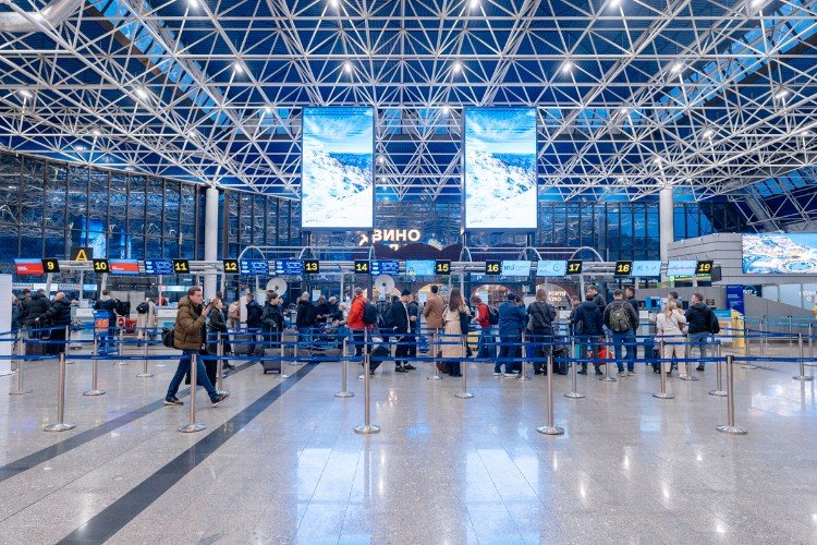 Пассажиры в аэропорту