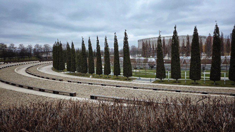 Смена сезона в парке «Краснодар» — специалисты высадили шалфей