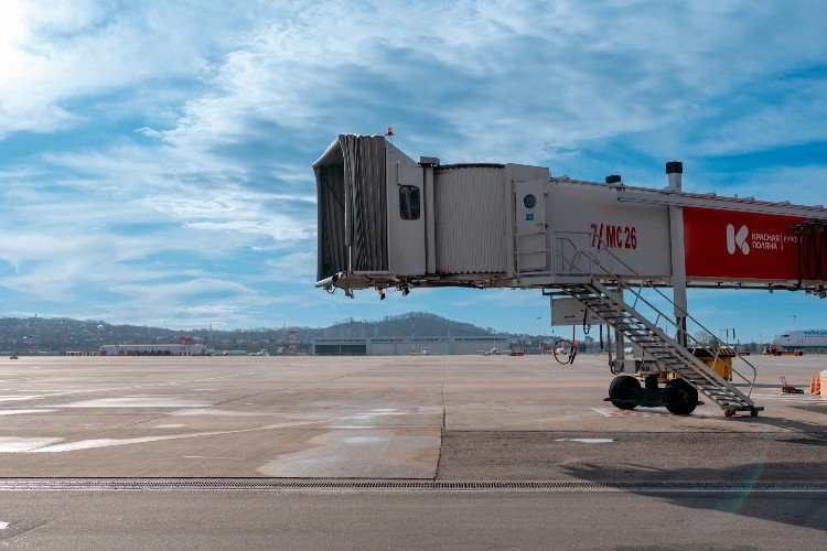 Более 100 рейсов задерживаются в аэропортах Краснодара и Сочи 11 марта