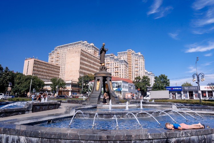 фонтан в центре города