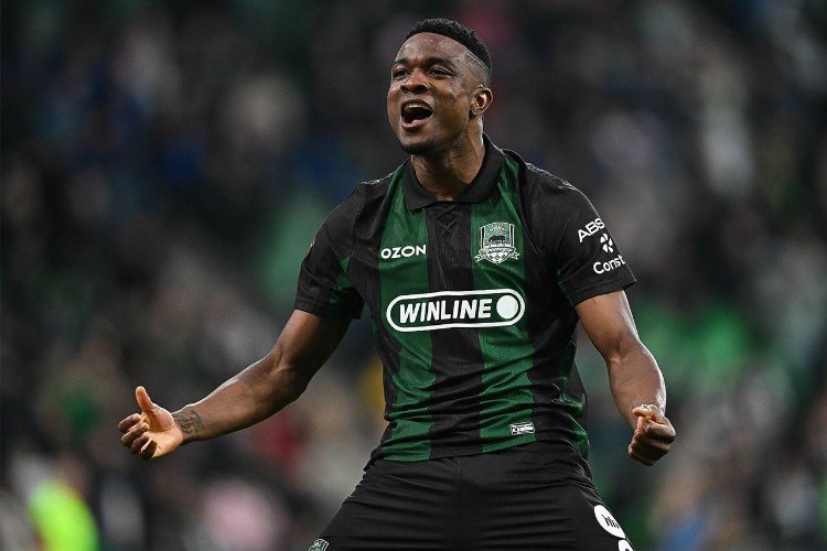 Нападающий «Краснодара» Джон Кордоба празднует гол