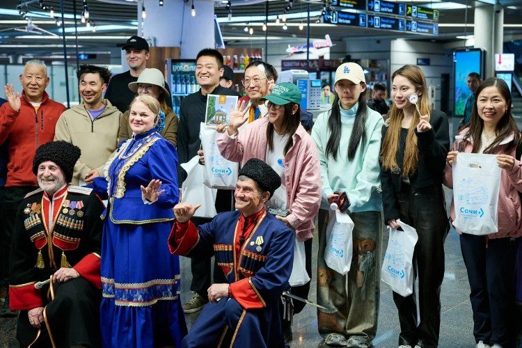 китайцы стоят в аэропорту Сочи