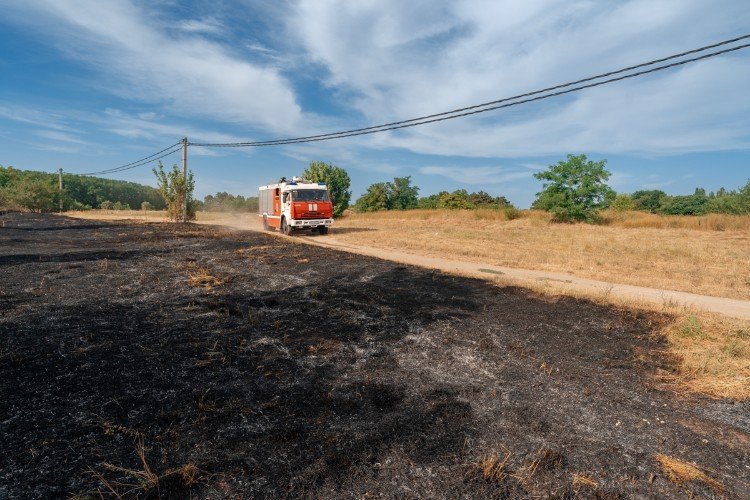 Обломки БПЛА вызвали пожар в станице Кущевского района