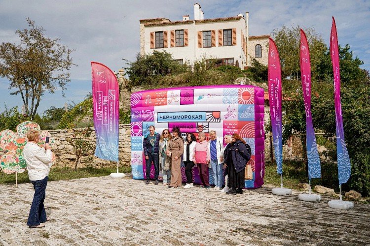 Туристы у винодельни