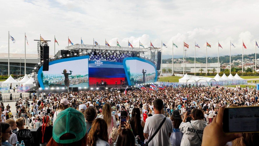 Музыкальный опен-эйр VK Fest вновь приедет в Сириус