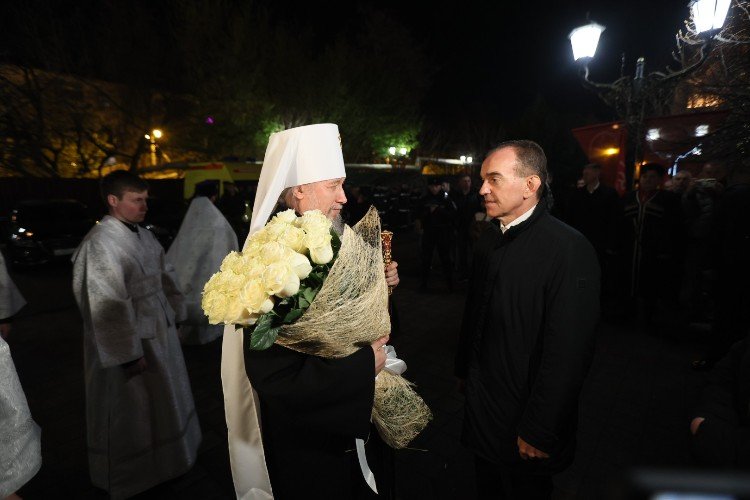 Губернатор Кубани пришел на пасхальное богослужение