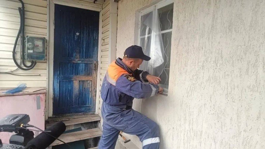 Волонтеры подключились к ликвидации последствий атаки БПЛА на Туапсе