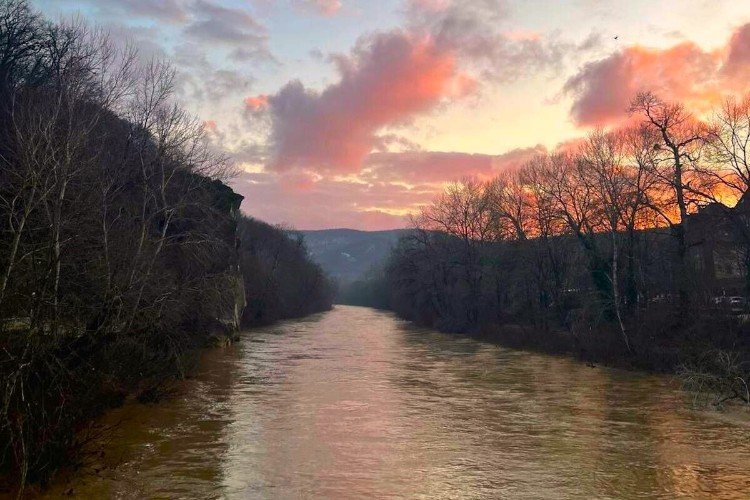 Жители Горячего Ключа массово жалуются на едкий дым и проблемы с дыханием