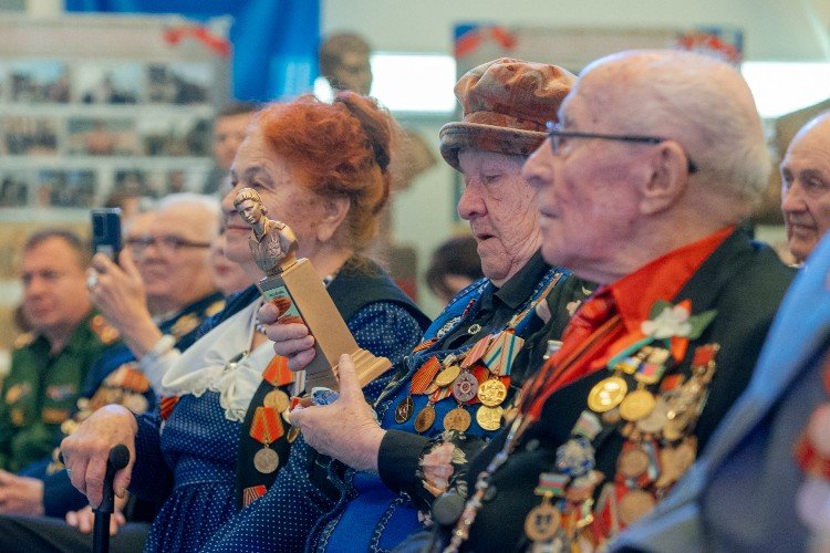 Ветераны с наградами