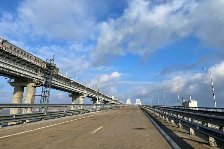 Карточки на проезд по Крымскому мосту ввел Минтранс
