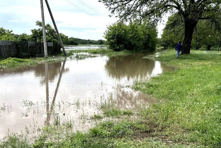 Улицы ушли под воду, оползень перекрыл мост: Усть-Лабинский район переживает последствия мощных ливней