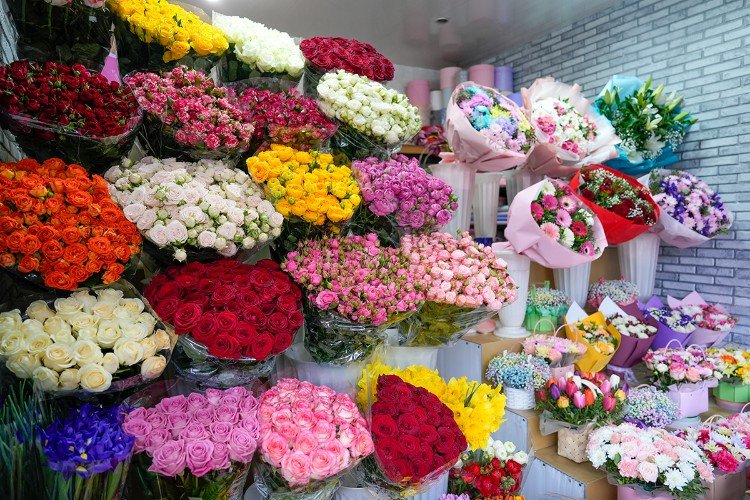 цеты в букетах стоят