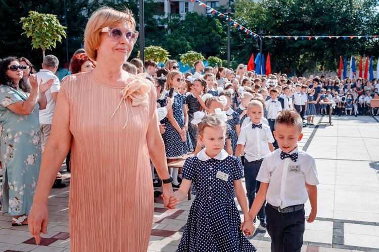 Средняя зарплата учителей в Краснодаре в 2025 году достигла 72 тысяч рублей