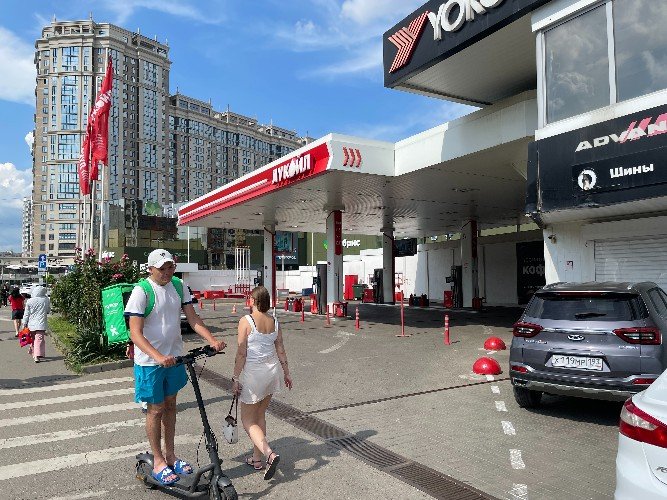 Неработающая заправка «Лукойл» в Краснодаре