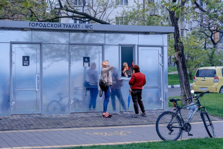 Бензиновый дефицит добрался до туалетов: справить нужду в Краснодаре теперь сложнее