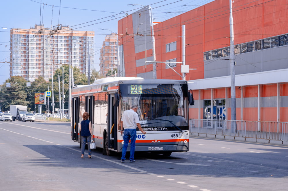 Для краснодарцев в городе организовали дополнительные маршруты на Радоницу