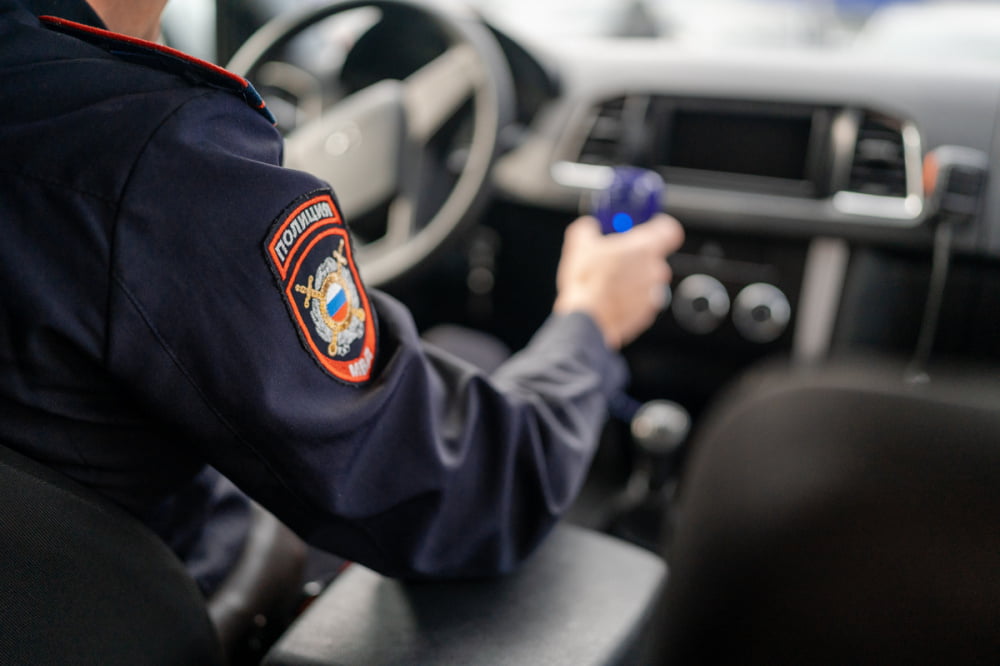 Почти полкило наркотиков нашли в бардачке у приезжего в Сочи