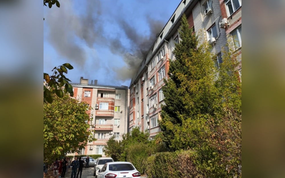 В Геленджике спасатели тушили пожар в квартире на 6 этаже