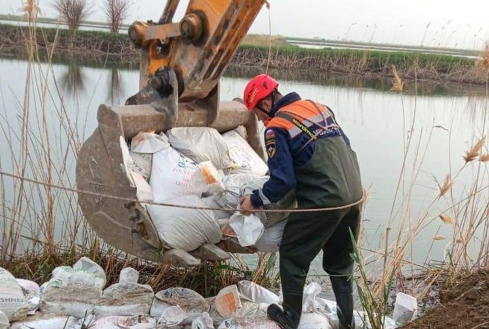 На Кубани хутор едва не ушел под воду из-за протечки дамбы