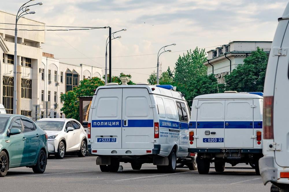 В Анапе должник ранил полицейских и забаррикадировался в доме