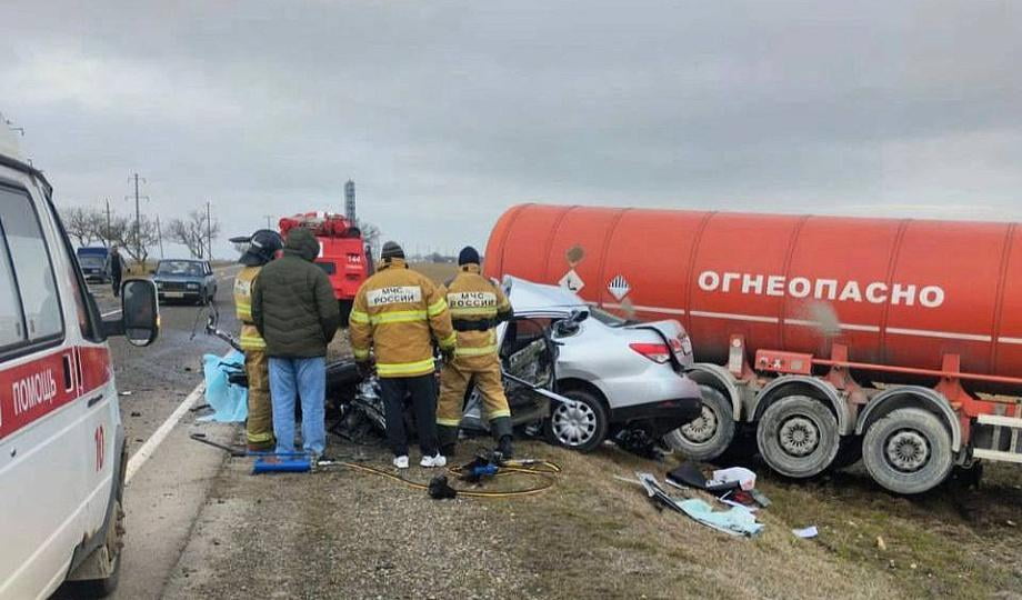 На Кубани в ДТП с бензовозом погиб один человек