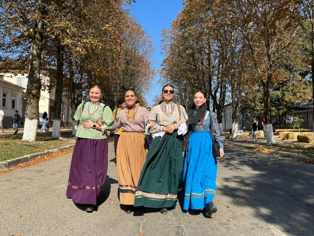 «Казачьему роду нема переводу»: в Усть-Лабинске открылся фестиваль «Александровская крепость»