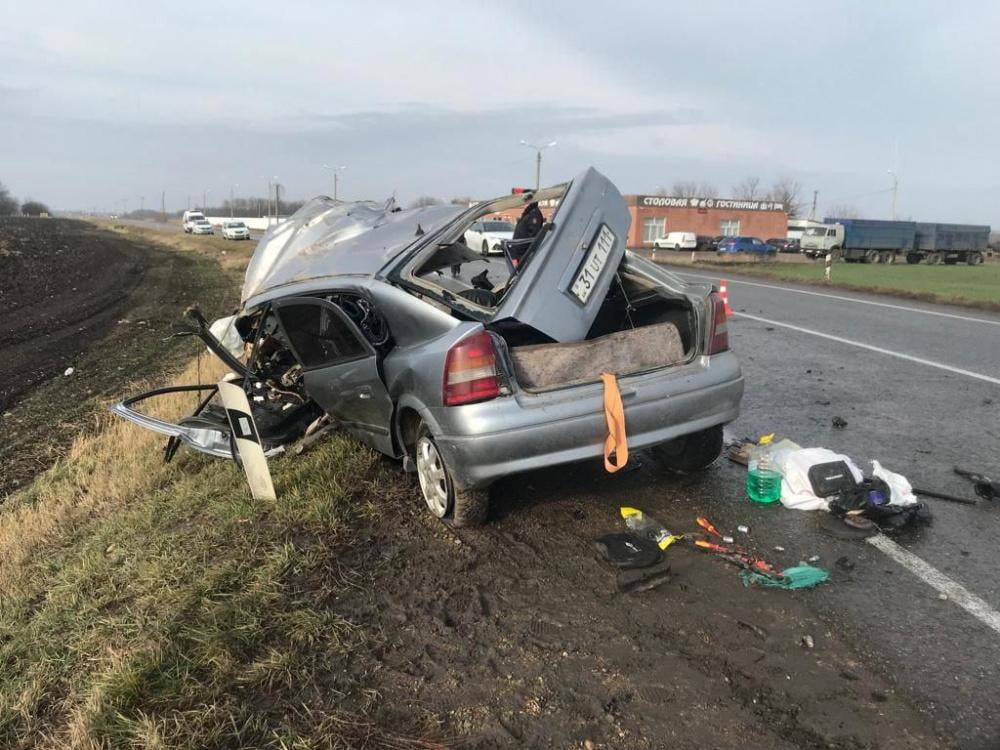 В Усть-Лабинском районе в ДТП с грузовиком погибли три человека