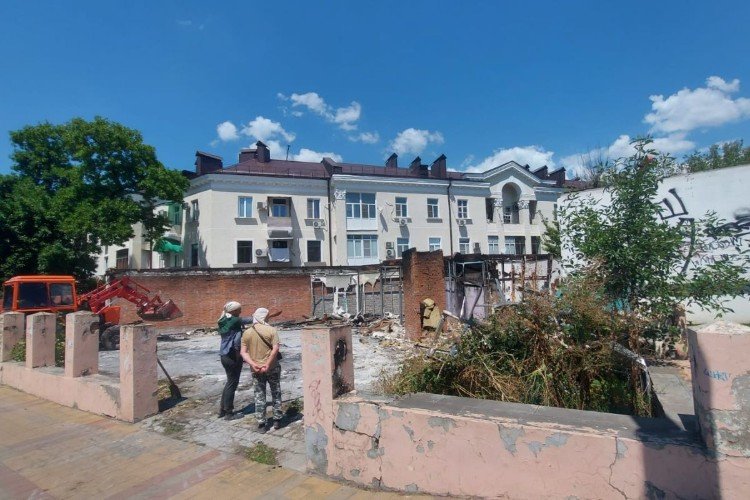 площадка со снесенным домом