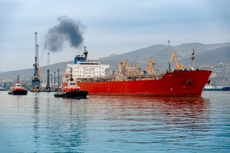 Корабль в море