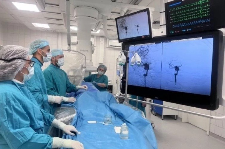 Момент операции.