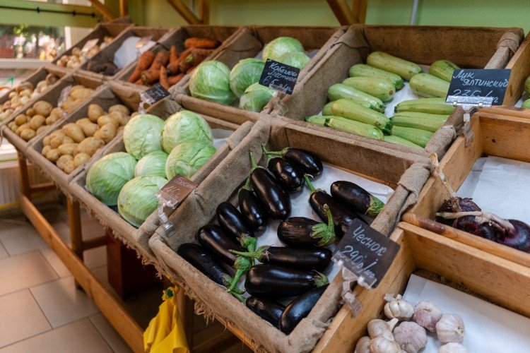 Прилавок с овощами