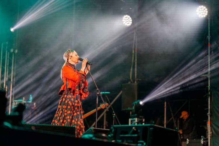 Пелагея дает концерт на форуме "Быть казаком"