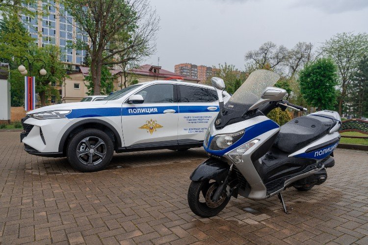 транспорт полиции стоит