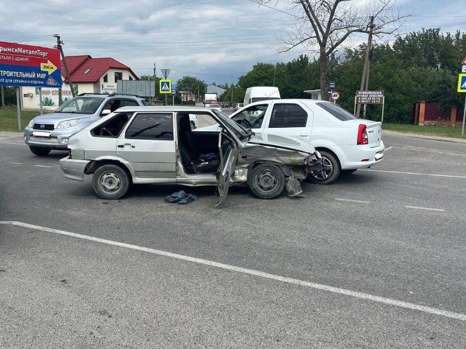 Семья с ребенком пострадала в массовой аварии на Кубани