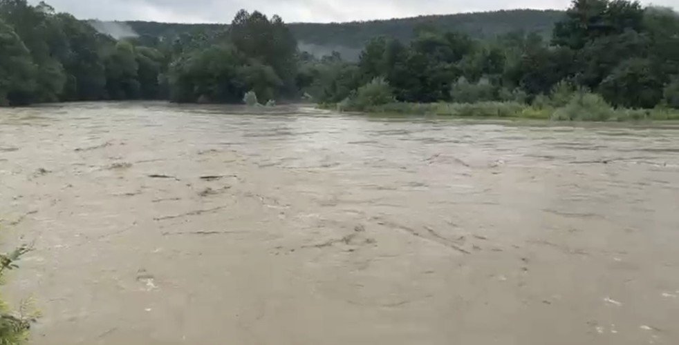 Из подтопленного палаточного лагеря на Кубани эвакуировали детей