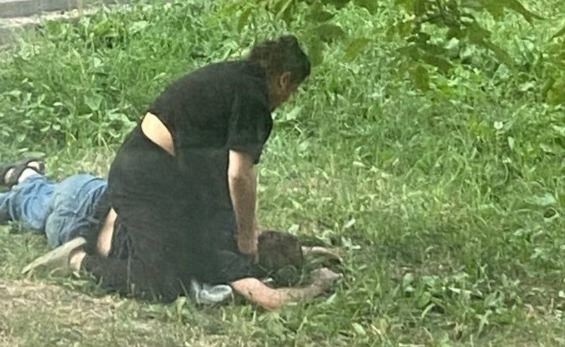 12 ударов камнем по голове: женщина учинила расправу возле детской площадки в Новороссийске