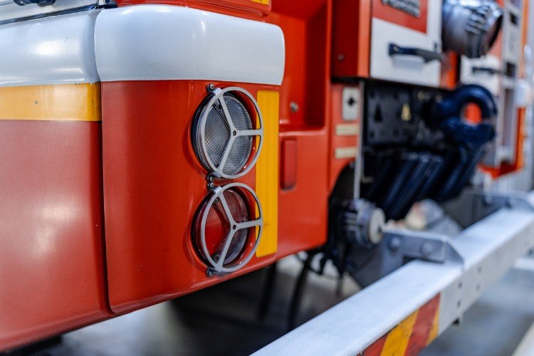 Пожар вспыхнул на территории НПЗ после падения обломков дрона на Кубани