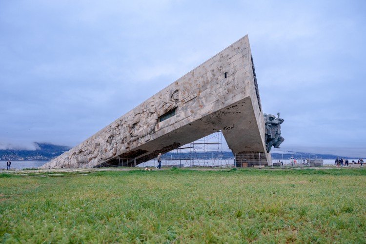 вид на мемориал Малая Земля