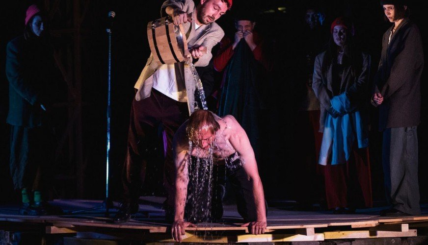 Спектакль «Самозванцы» на сцене Одного театра