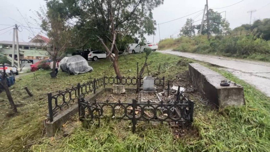 Разбитый мемориал