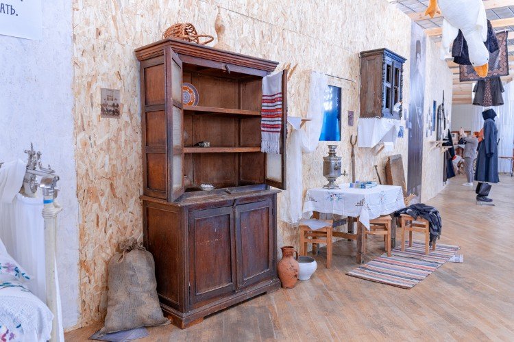 Старинная кубанская мебель