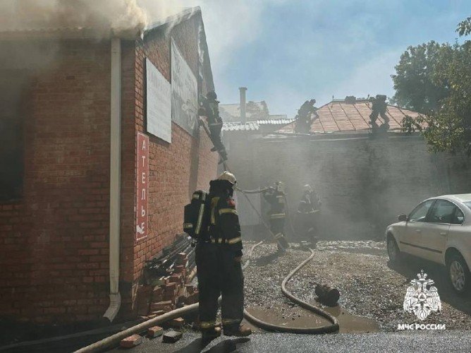 Мощный пожар изменил маршруты трамваев в Краснодаре