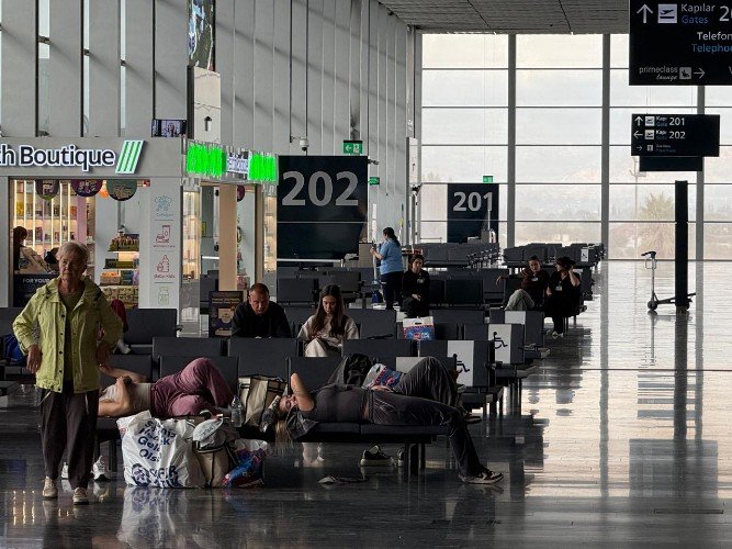 Пассажиры в аэропорту