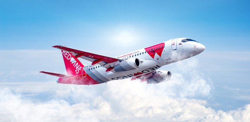 Самолет в небе